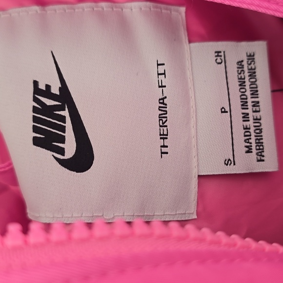 NIKE Swoosh Quilted Down Crop Puffer Jacket, Size S & M, Retail $275.00 USD - Picture 9 of 9